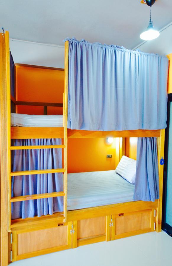 Nomad Hostel Krabi Bagian luar foto