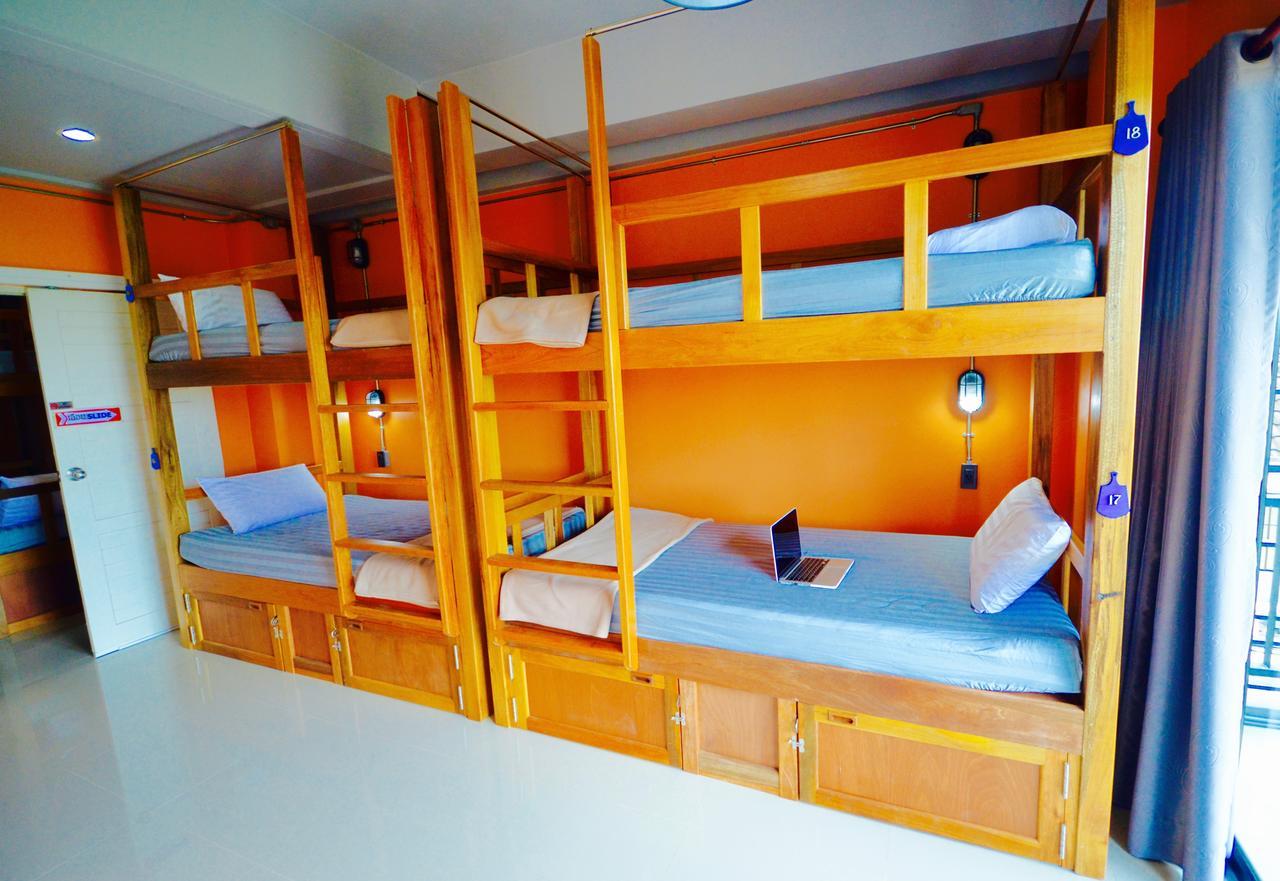Nomad Hostel Krabi Bagian luar foto
