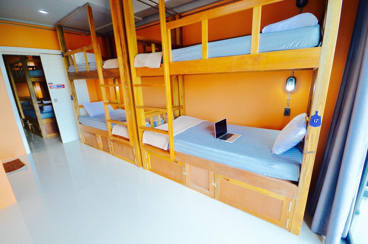 Nomad Hostel Krabi Bagian luar foto