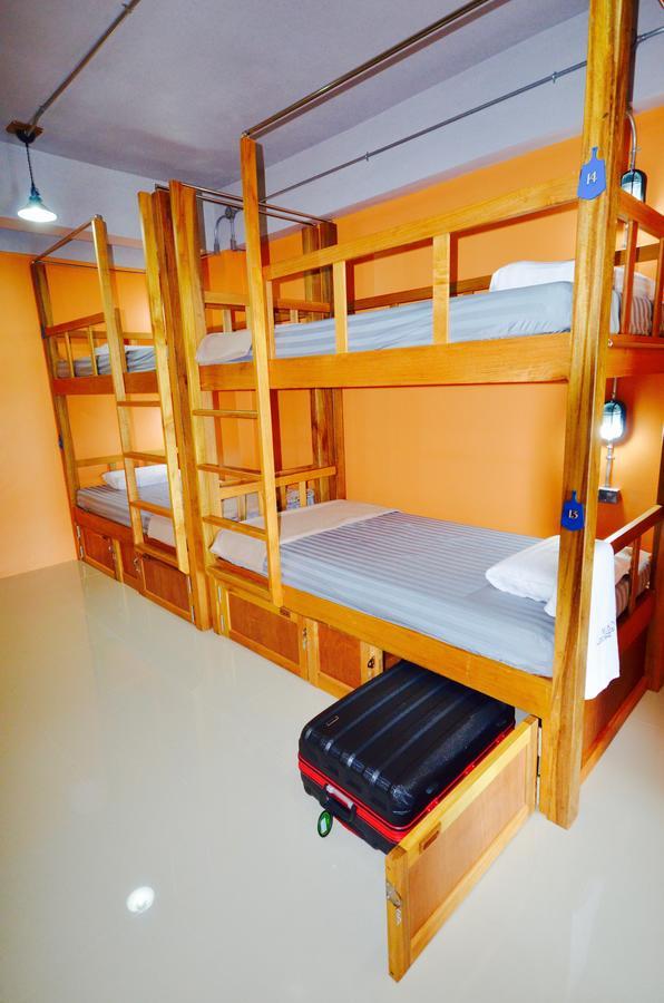 Nomad Hostel Krabi Bagian luar foto