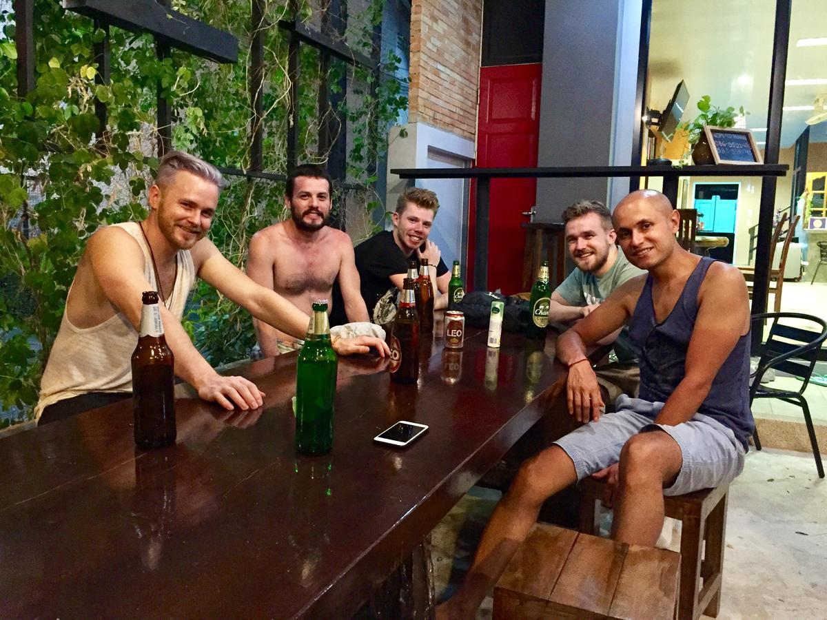 Nomad Hostel Krabi Bagian luar foto
