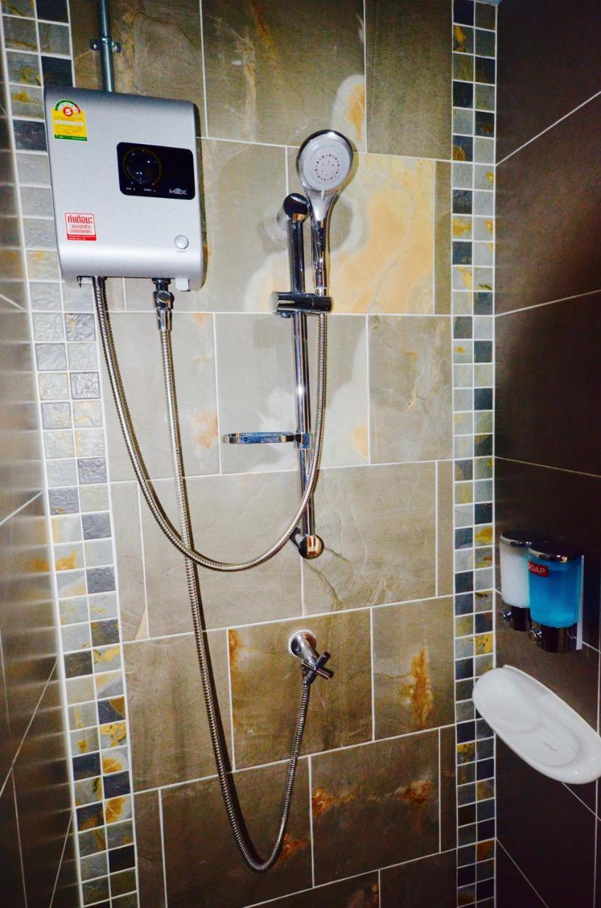 Nomad Hostel Krabi Bagian luar foto