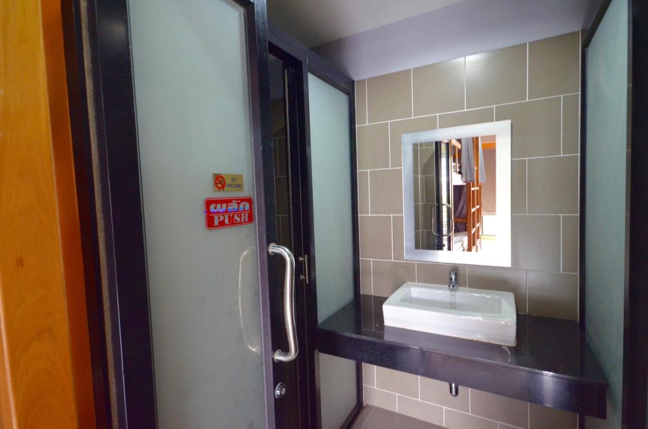 Nomad Hostel Krabi Bagian luar foto