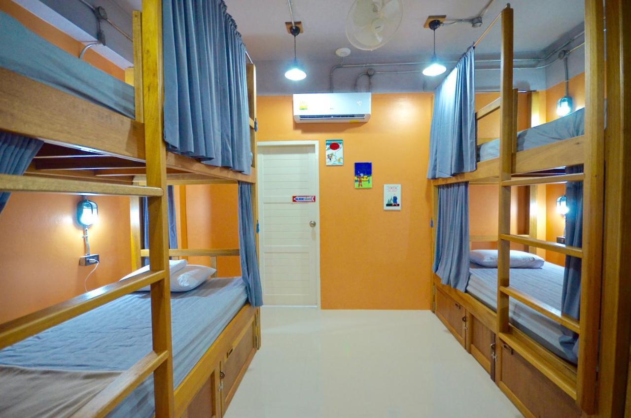 Nomad Hostel Krabi Bagian luar foto